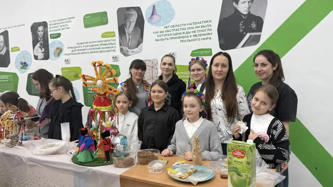 Масленичная Ярмарка в поддержку Героев! 🇷🇺🥞  19 февраля в стенах МБОУ СОШ №3 прошел настоящий праздн