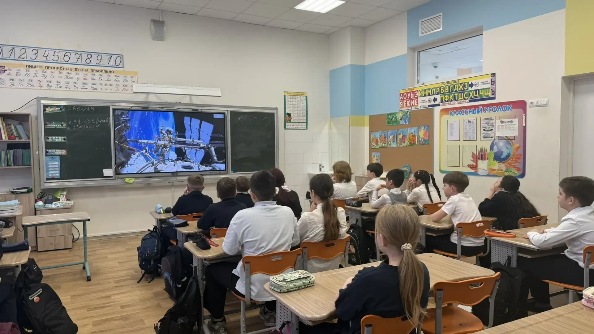 ✅ Новая четверть началась для обучающихся нашей школы. Уже традиционно состоялась торжественная лине