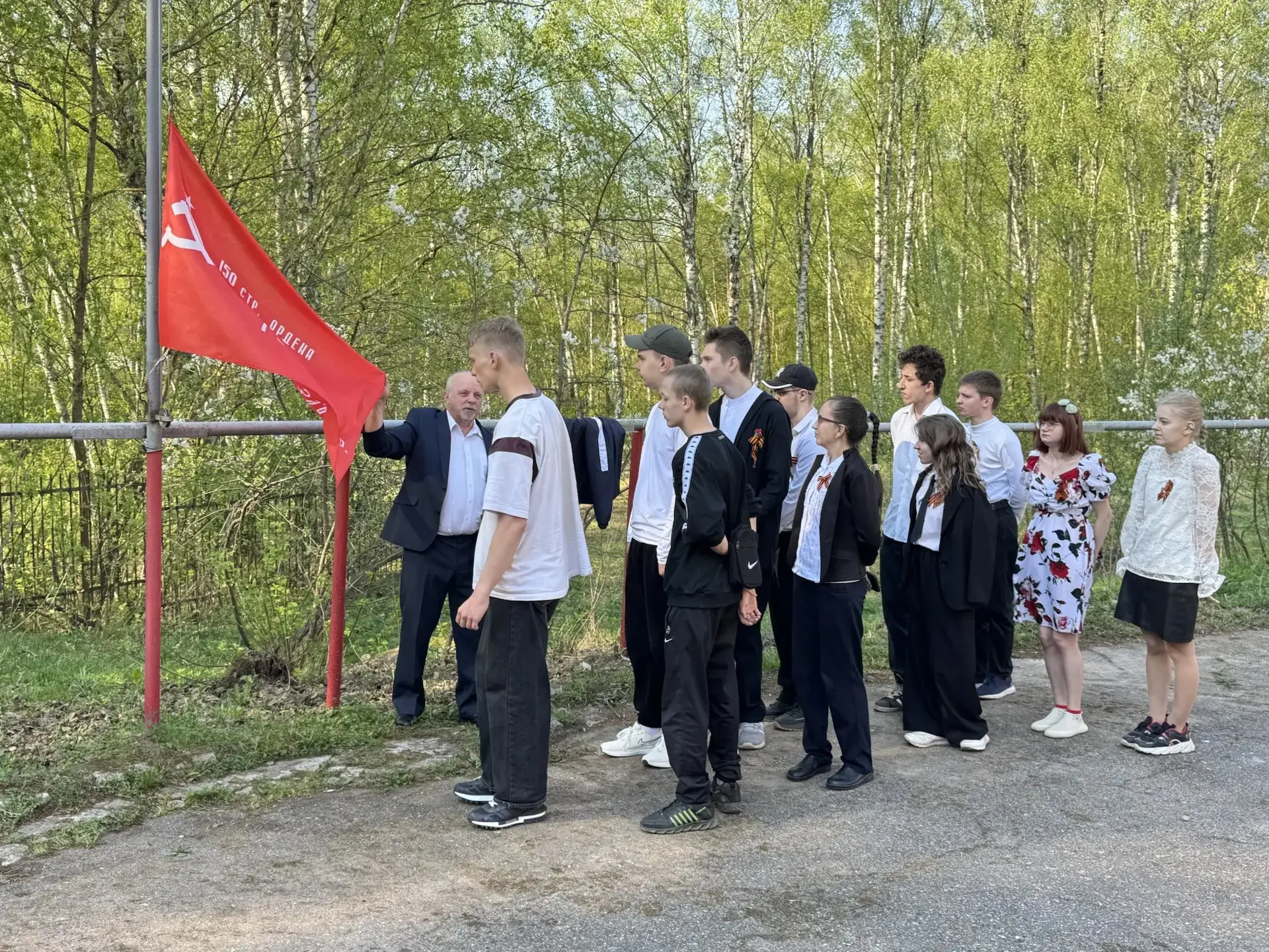 🇷🇺 Память и гордость: знамя Победы поднято!