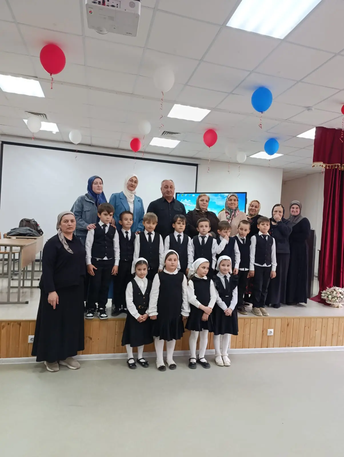 15 04 2026 учительница 1 Б класса Эльсункаева А.С. провела "Урок на сцене" в МБОУ "СОШ ...