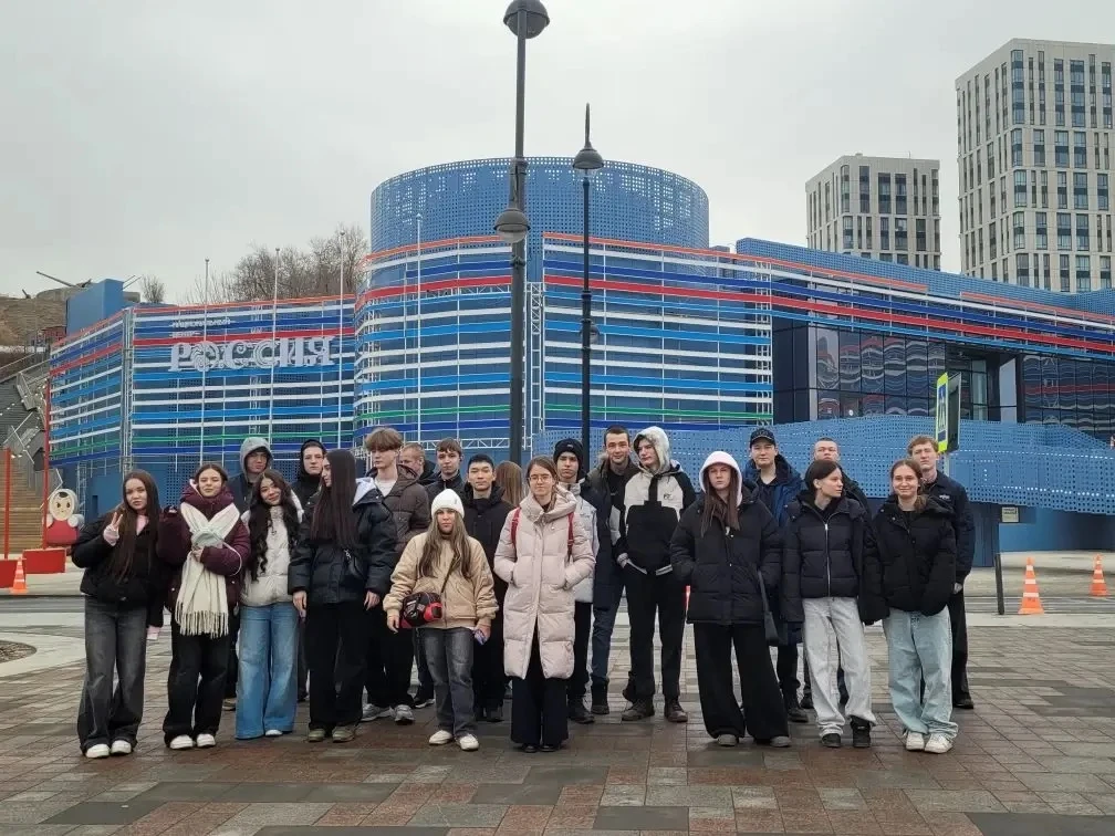 Ученики 9 «Б/П» класса побывали на удивительной экскурсии в Национальном центре «Россия»! 🏛️✨  Это б