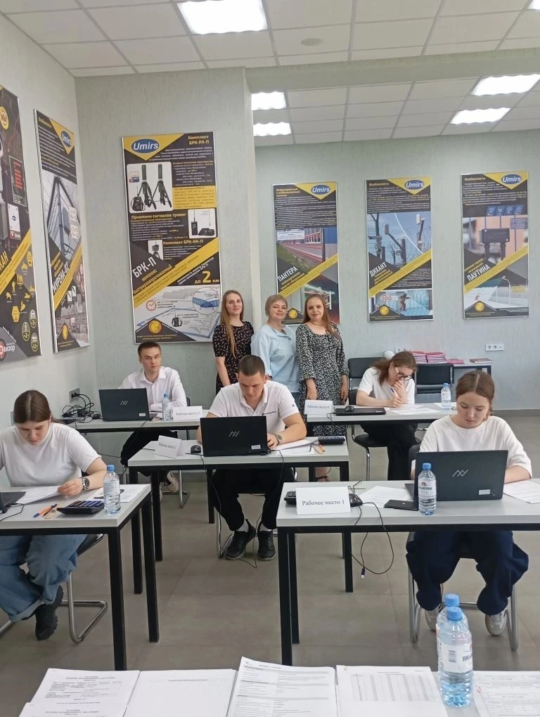 Демонстрируем качество 📊  В учебном комплексе промышленных технологий ИТ-колледжа гр. 23ПТ21 приступ
