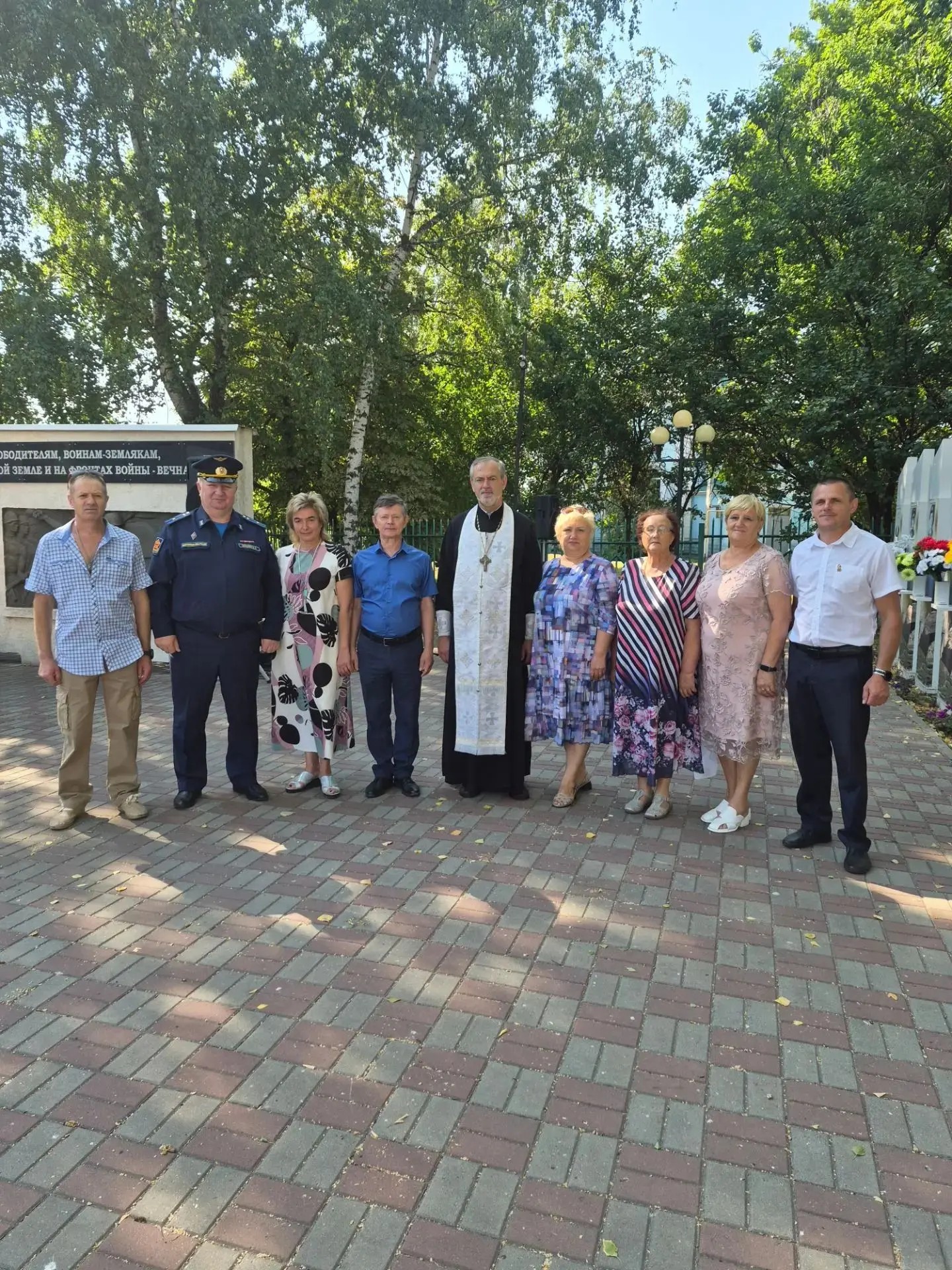 Сегодня на Аллее Славы в посёлке Пристень состоялось возложение венков ко Дню памяти 83...