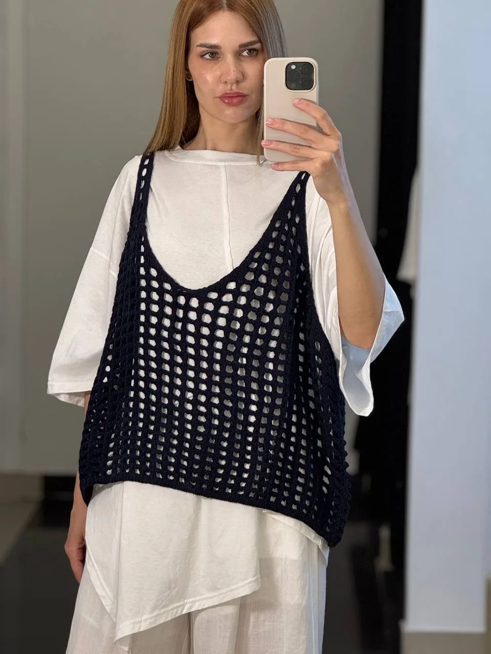 Жилет 4290 one size, футболка 4490 one size, брюки 5990 one size.