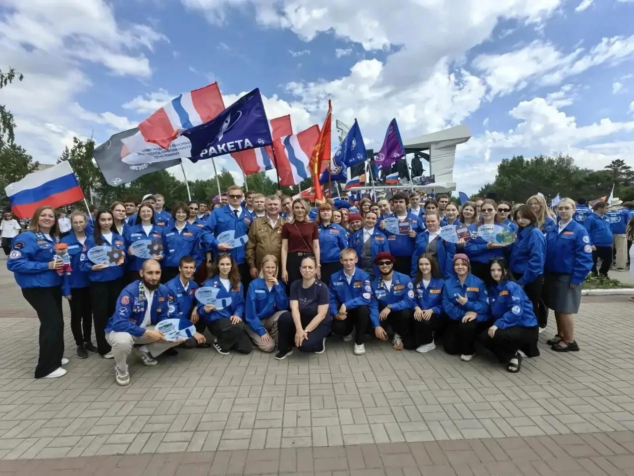 Вчера мы собрались на площади у памятника Трудовой доблести в День России, чтобы не просто отметить 