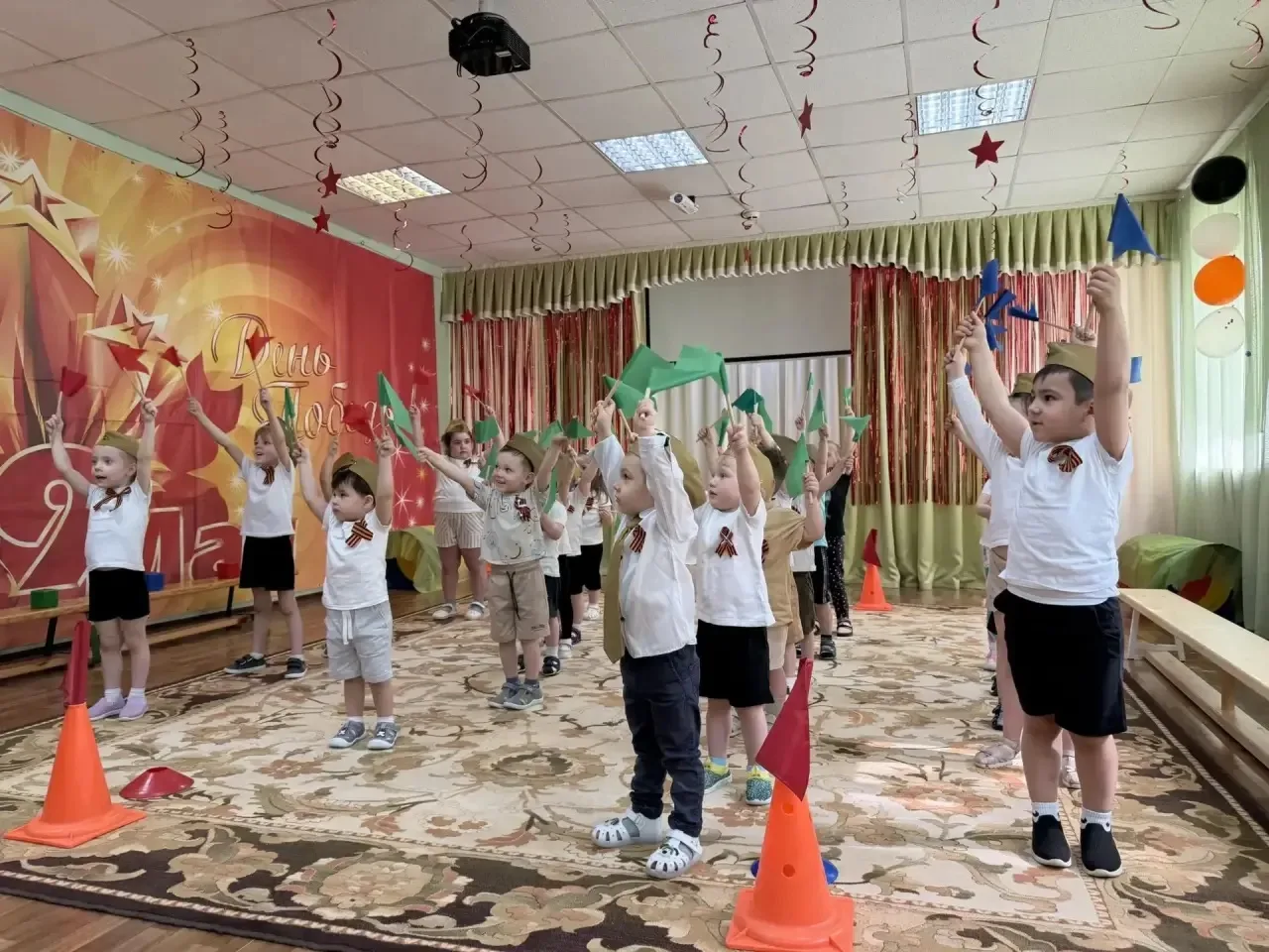 🪖 Досуг «Бравые солдатики»: смелость, веселье и первые победы! Сегодня наши малыши превратились в от