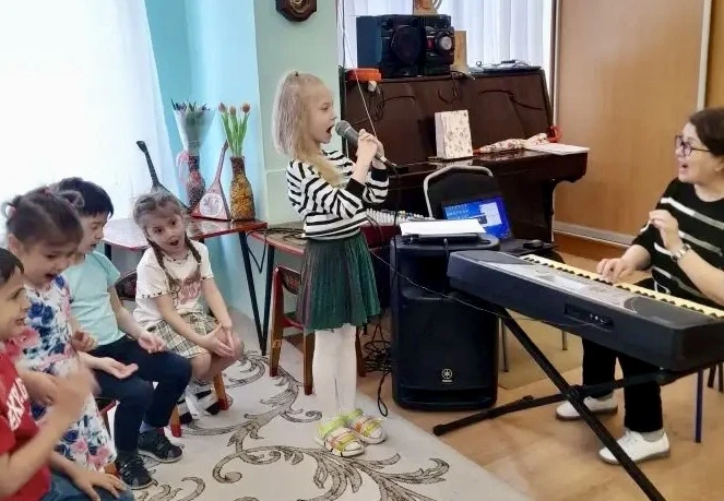 ТВОРЧЕСТВО ВЕЗДЕ 🤩 Наши дошколята очень любят петь,  танцевать и участвовать в разных постановках.  