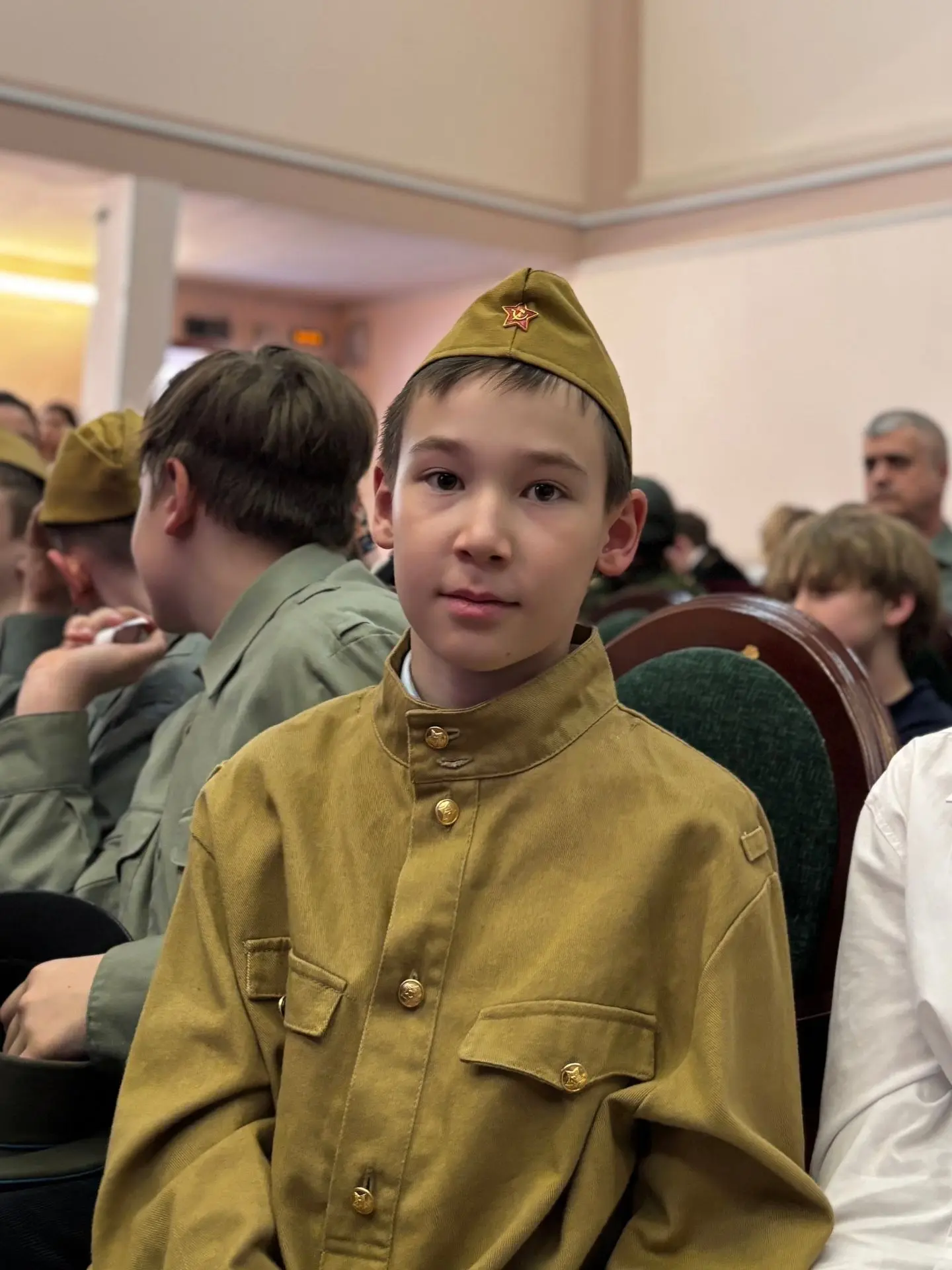 ✨В нашей школе идут не просто выступления — идёт живая история памяти. 5 мая на сцену вышли учащиеся
