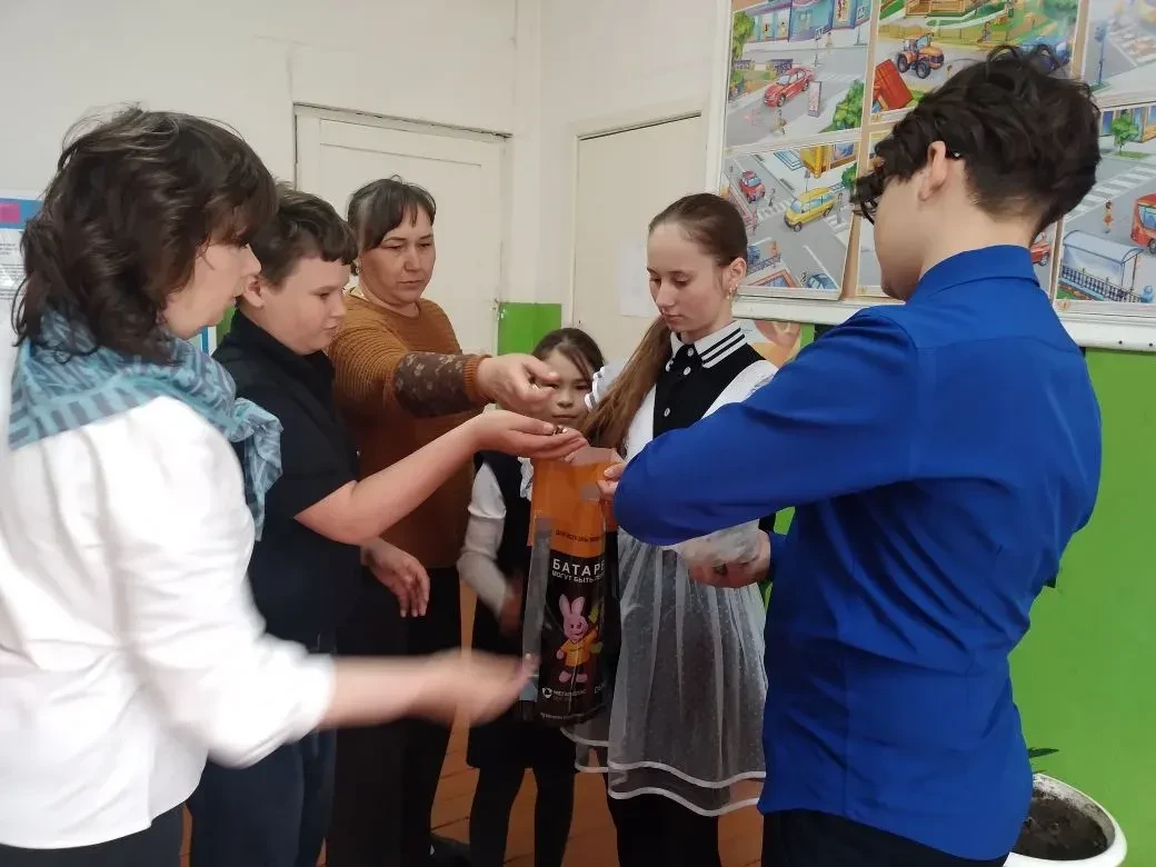 «Сдай батарейку – спаси планету». Вот такая акция прошла в нашей школе в рамках экологи...