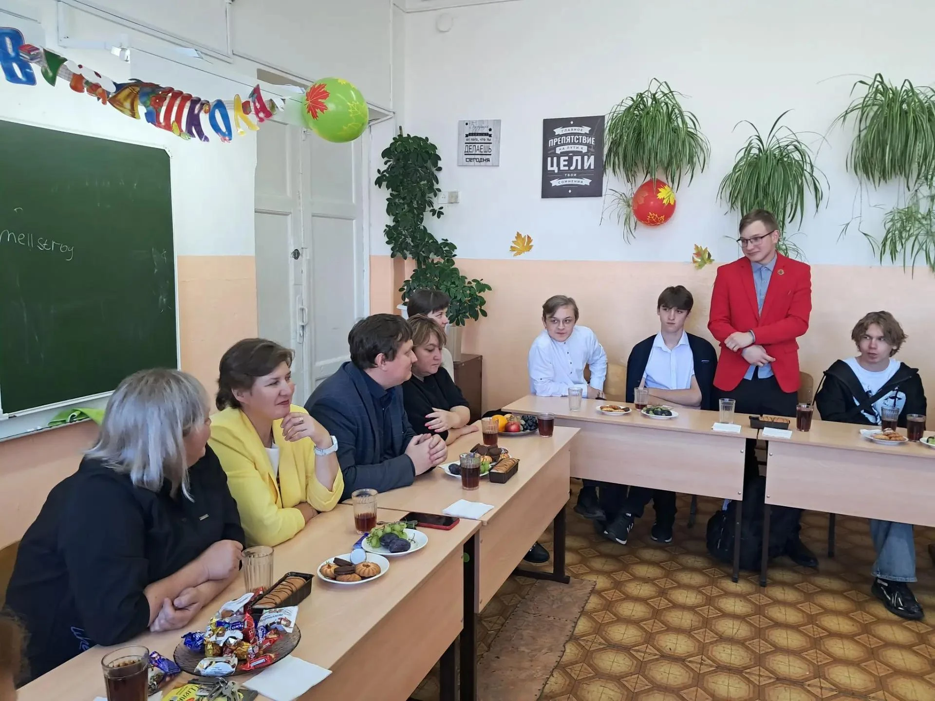 В рамках празднования Всероссийского Дня учителя в школе прошёл круглый стол на тему: «...