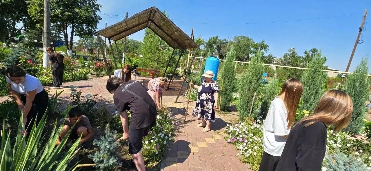 Лето — отличное время, чтобы впервые попробовать себя в работе. Школа совместно с Центр...