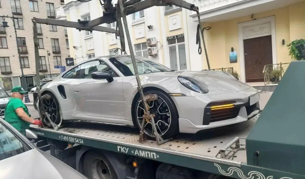 Московские приставы устроили рейд на водителей с долгами и задержали Porsche 911, за вл...