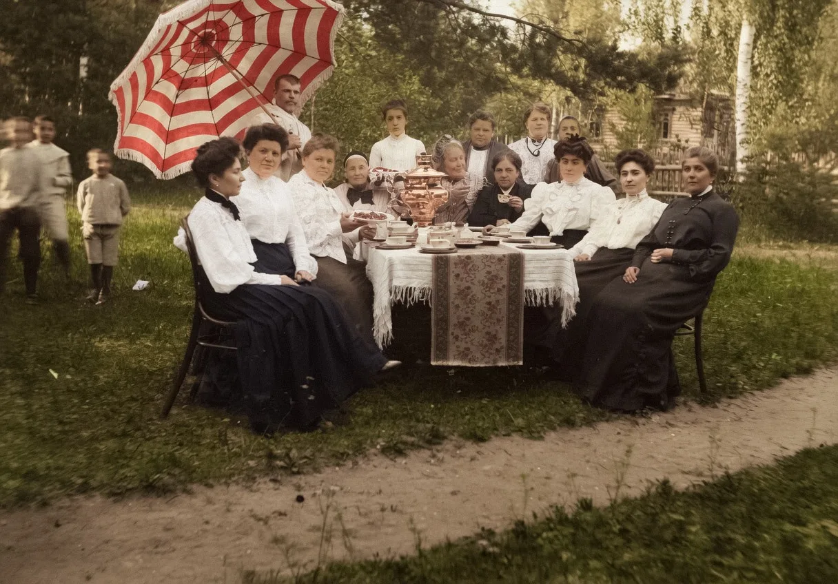 Чаепитие на даче. Российская империя, 1900-1905 год.


👉 BspChannel. Подписаться