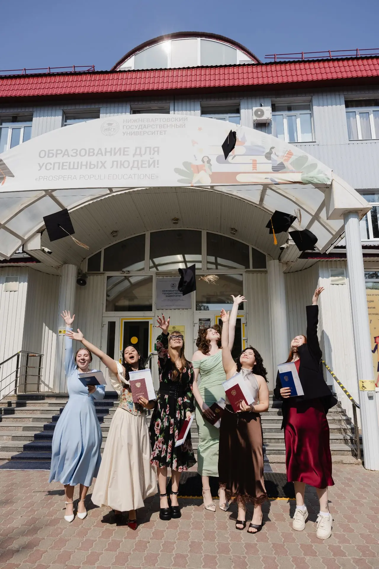 Шапки вверх! В честь окончания НВГУ 🎓❤️🎓❤️🎓

В Институте педагогики, психологии, физической культ