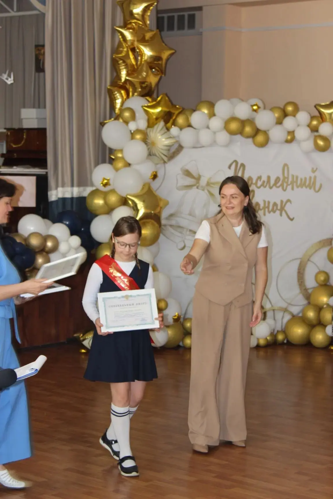 ✨ До свидания, начальная школа! ✨  Сегодня в нашей школе прошла торжественная линейка для выпускнико
