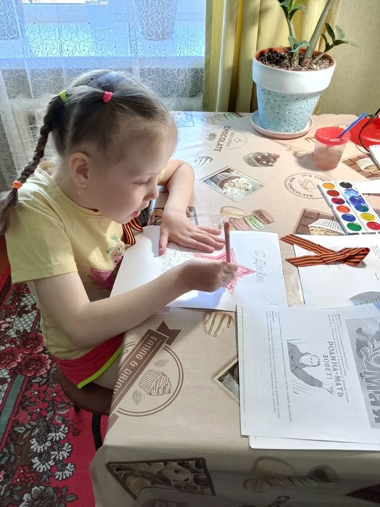 Учитель надомного обучения Кикова Г.Р. сегодня провела занятие, посвященное Дню Победы.