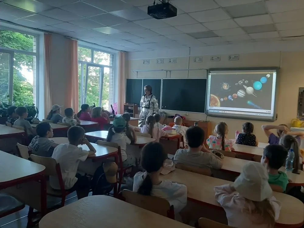 🚀 На днях для младших воспитанников провели мастер-класс про космос!

🎭 А сегодня ребята съездили 