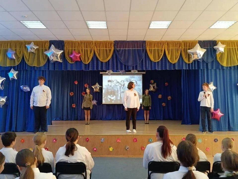 В преддверии Дня Победы в нашей школе прошёл трогательный мини-спектакль, посвящённый подвигу нашего