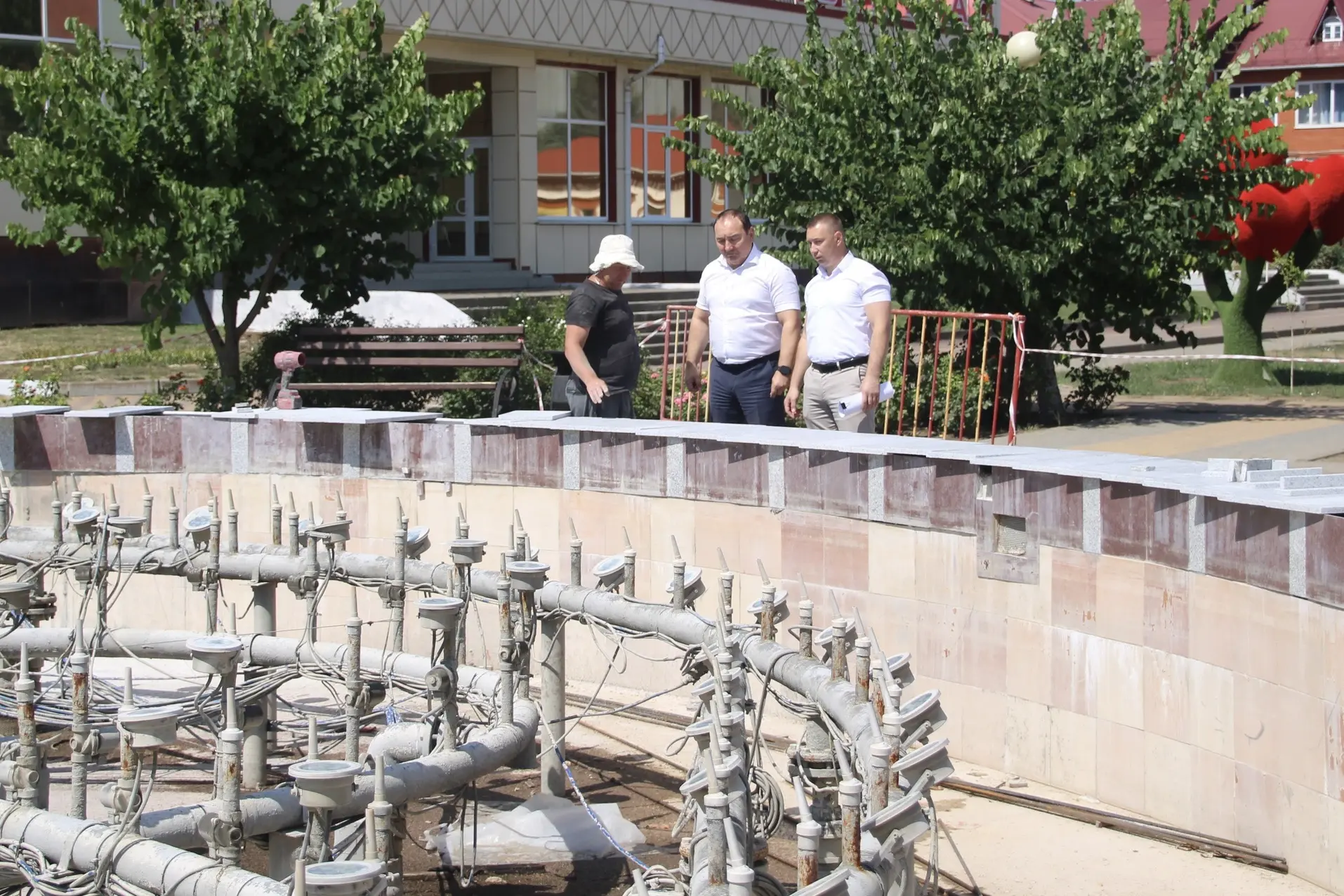 ⛲️🚧 На площади Кущевского Арбата ведется капитальный ремонт свето-музыкального фонтана.