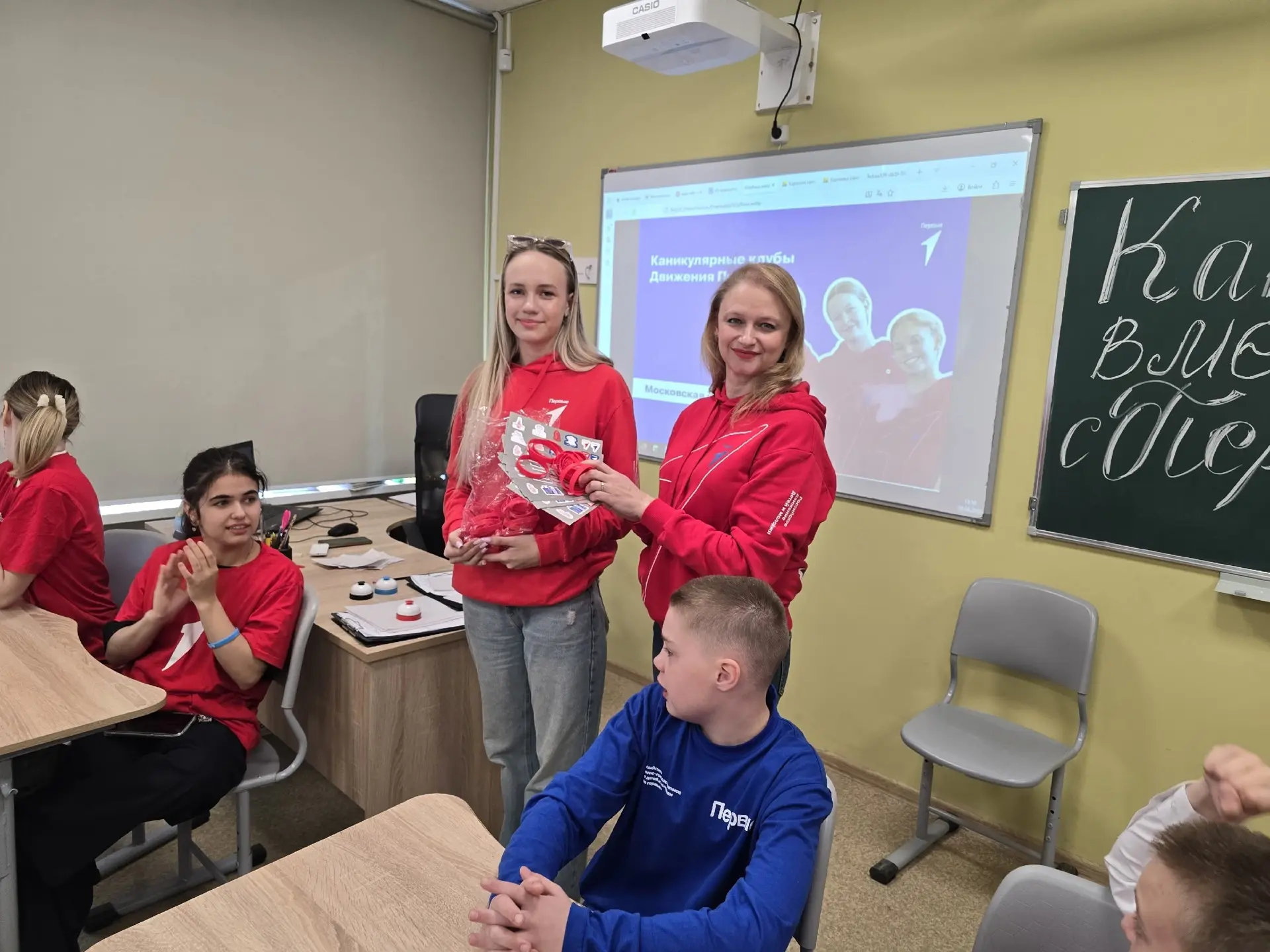 🎉 Каникулы на пользу: «Движение Первых» в деле!  В первичном отделении школы № 10 дали старт Каникул