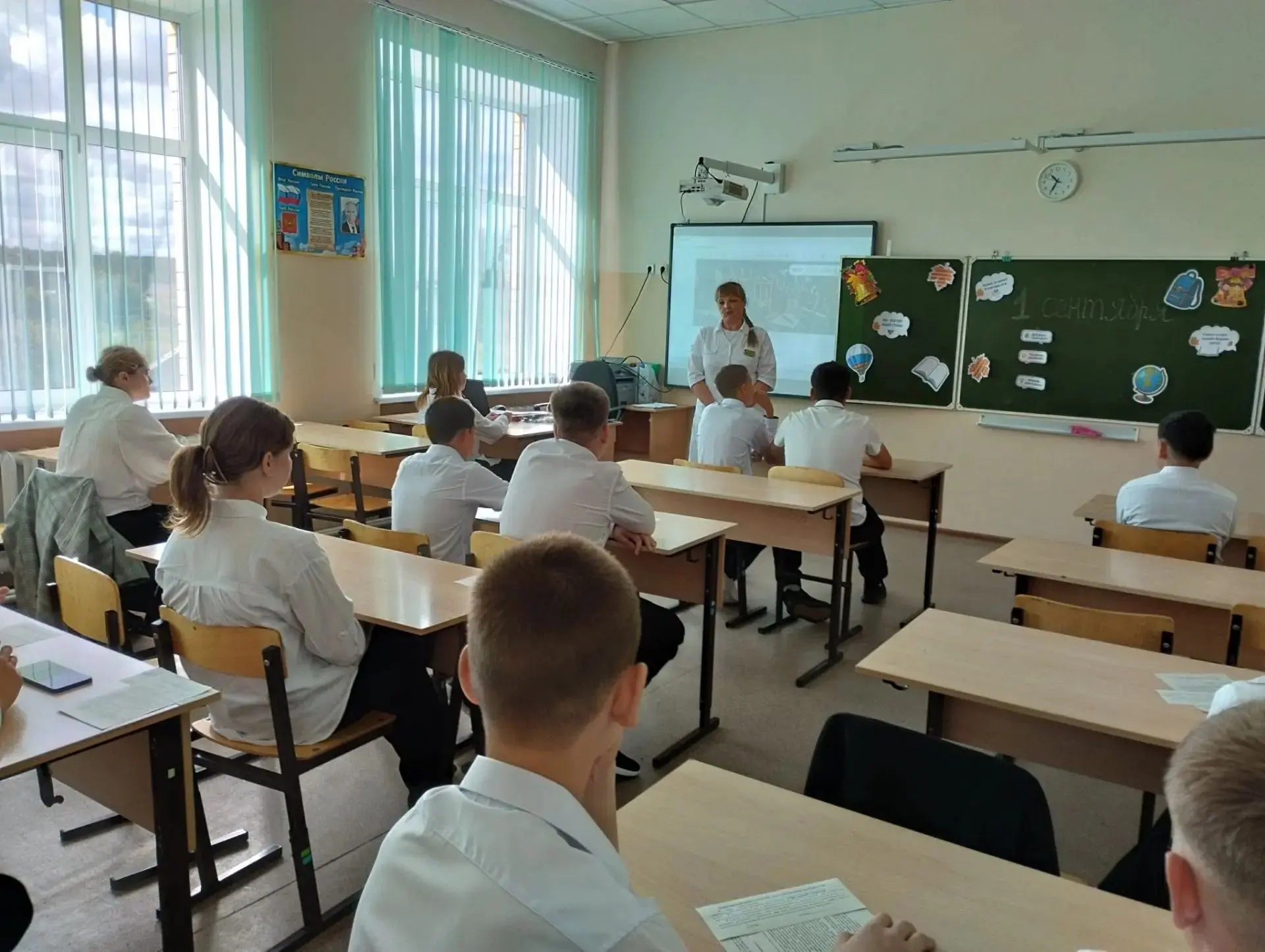 1 сентября, в День знаний, учеников поздравили учителя, родители . Присоединились к поз...