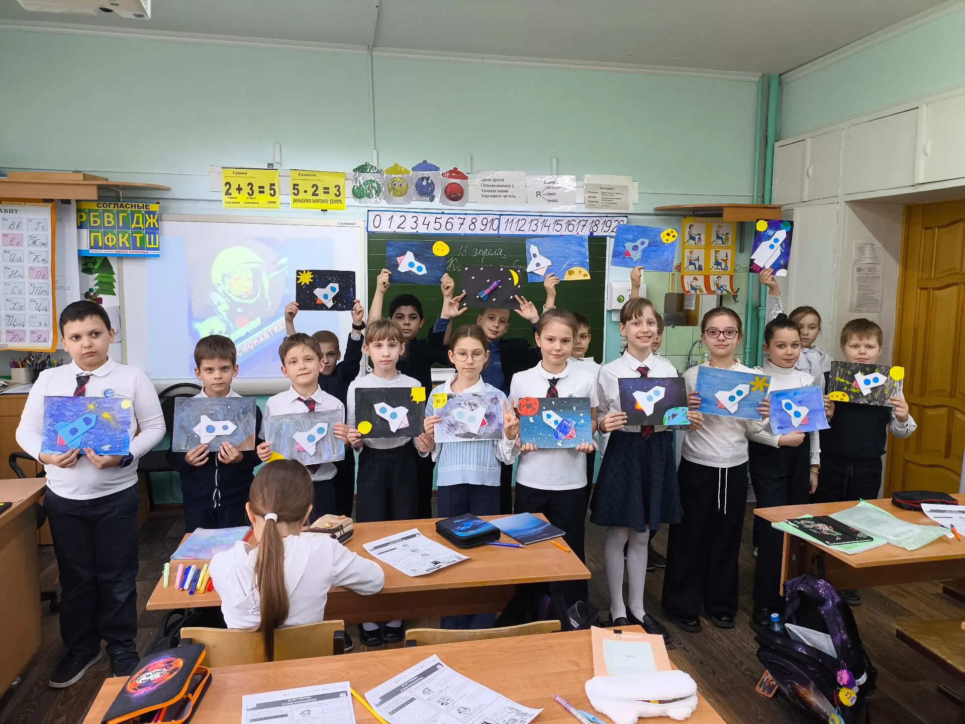 Ученики 2В класса совершили путешествие по неизведанным планетам. Классный час был посвящен 65-летию