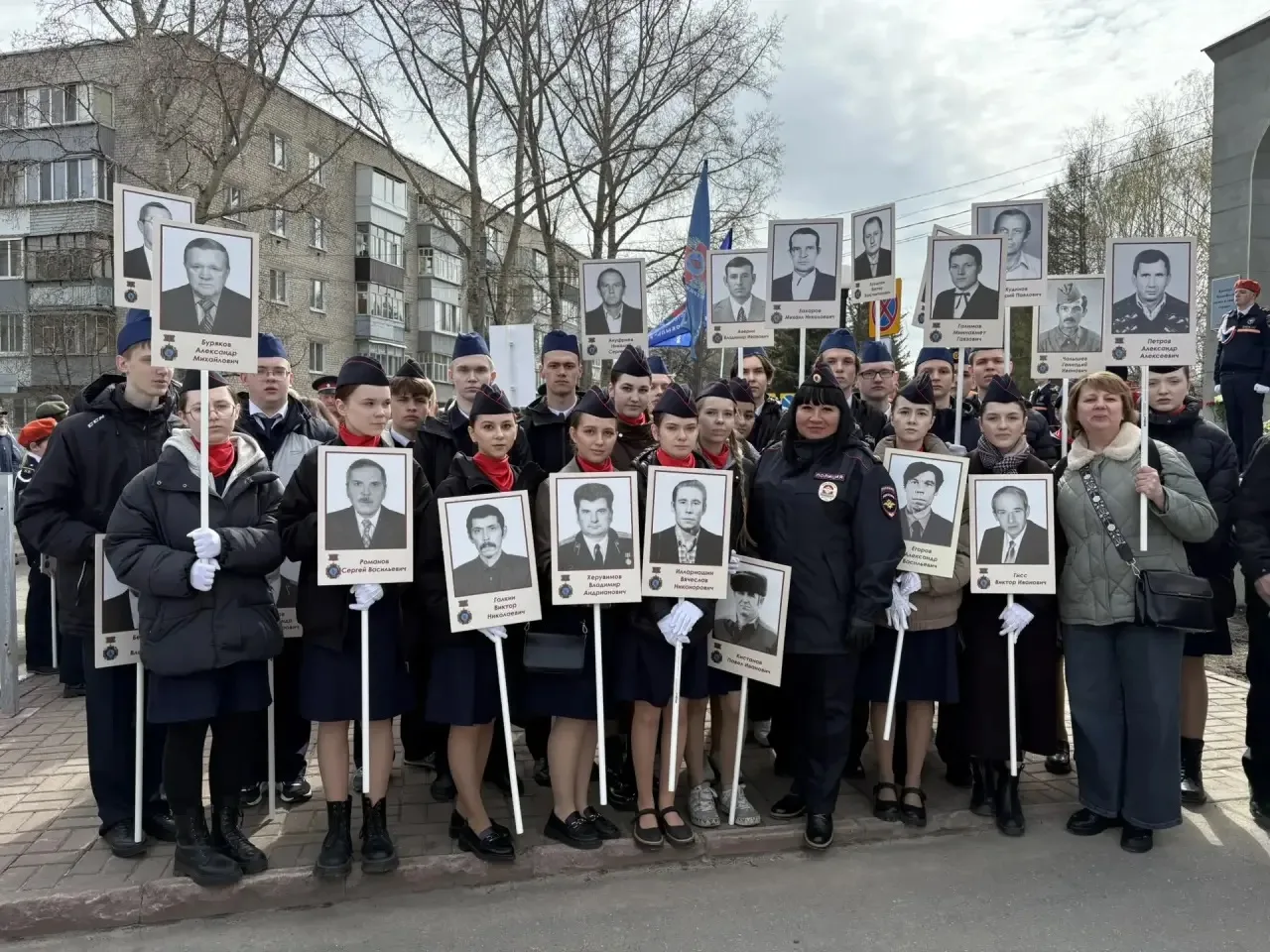 🌹 26 апреля у памятника «Колокол Чернобыля звучит в наших сердцах» состоялось торжественное мероприя