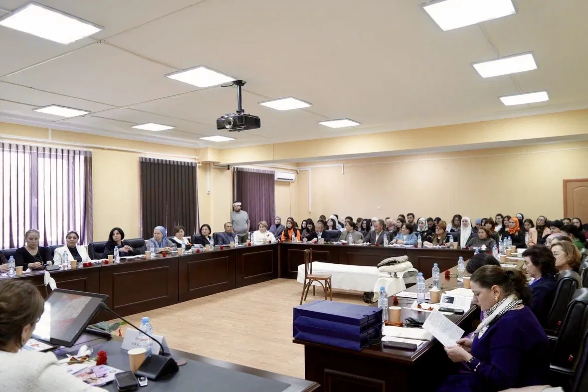 В КЧГУ прошёл круглый стол «Психология Победы: ресурсы стойкости»  В Карачаево‑Черкесском государств