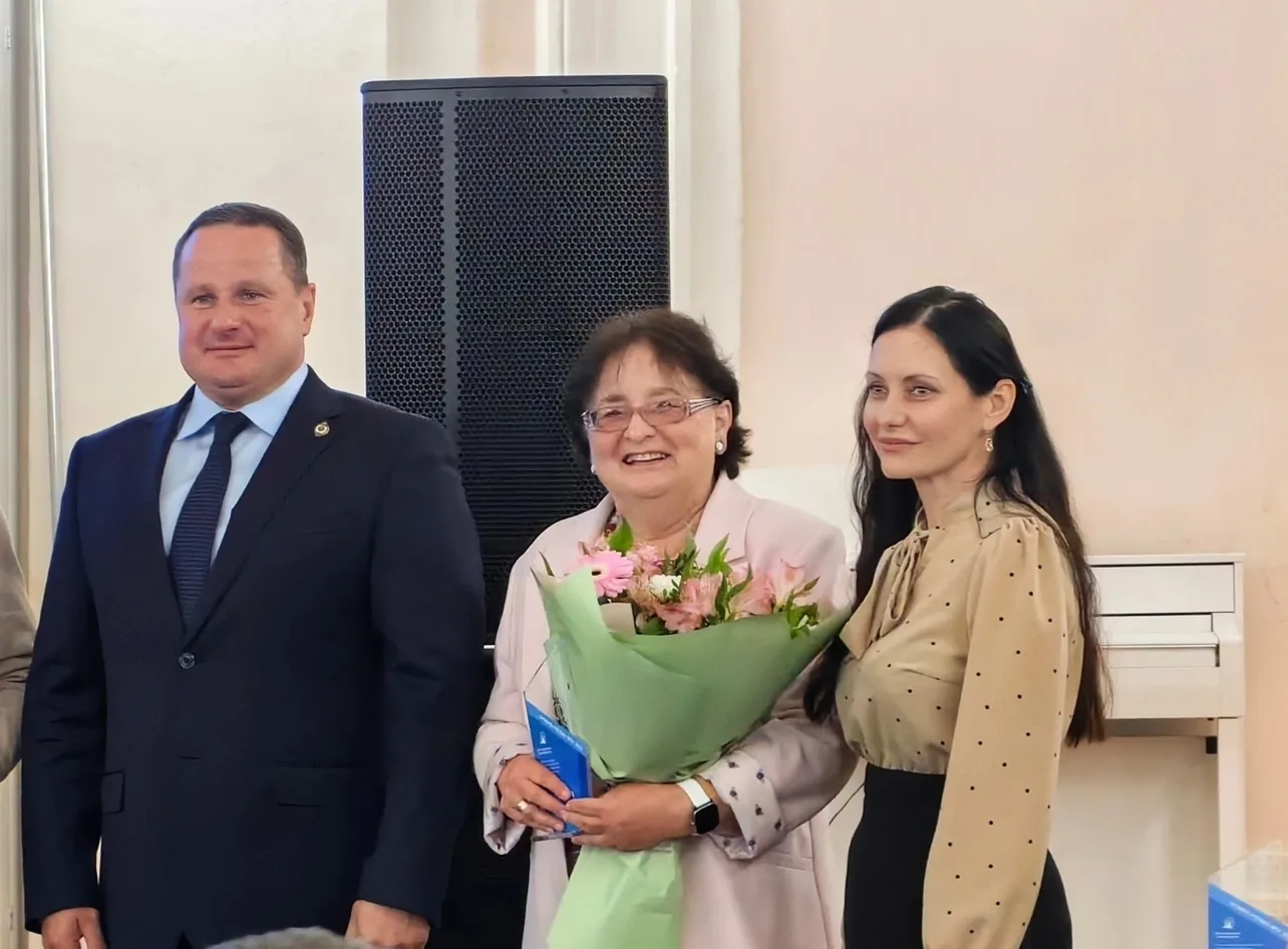 На Ученом совете ЯрГУ сотрудники университета получили заслуженные награды.