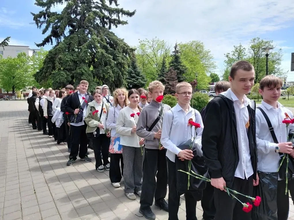 🇷🇺В рамках празднования 81-й годовщины Победы в Великой Отечественной войне ученики 8А, 8Б и 9В клас