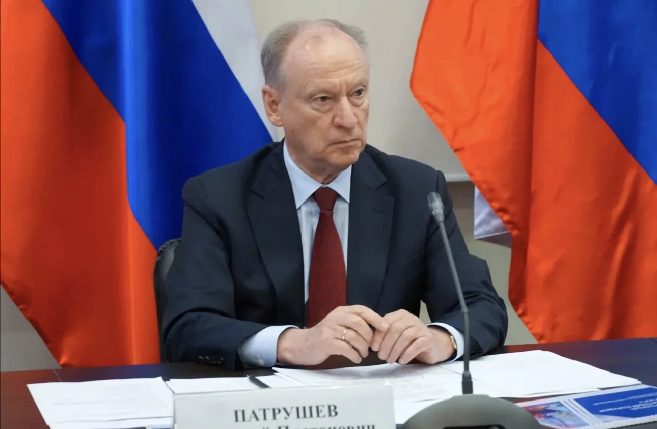 Патрушев назвал действенным сопровождение торгового флота РФ военными кораблями.