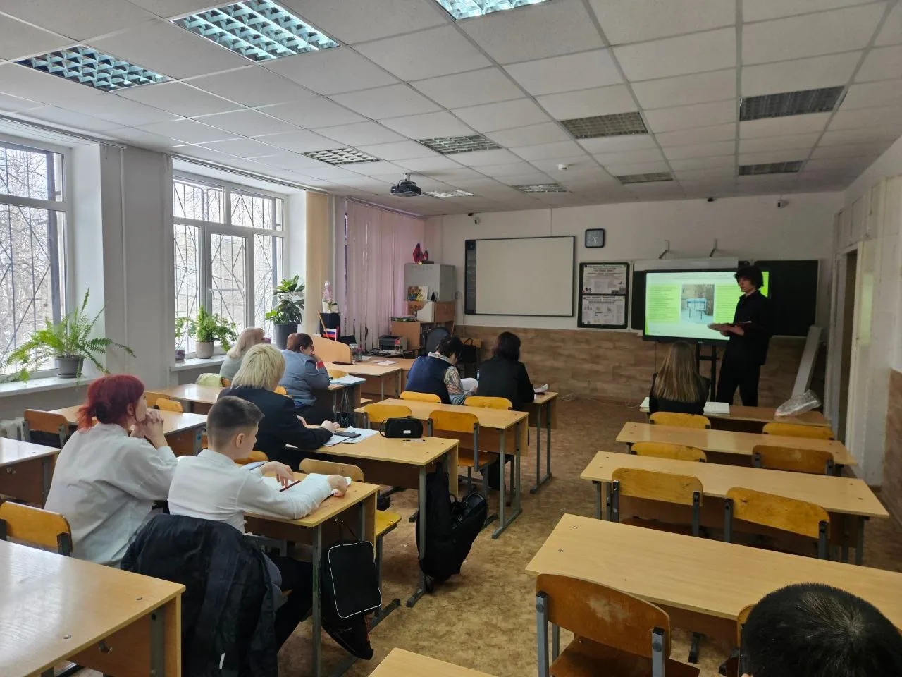 📚✨ Итоги районного тура городского конкурса учебно-исследовательских работ старшеклассников «Я и Зем