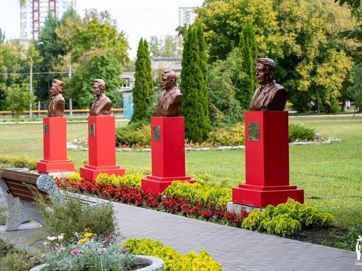 В Самаре стало на четыре памятника врачам больше.