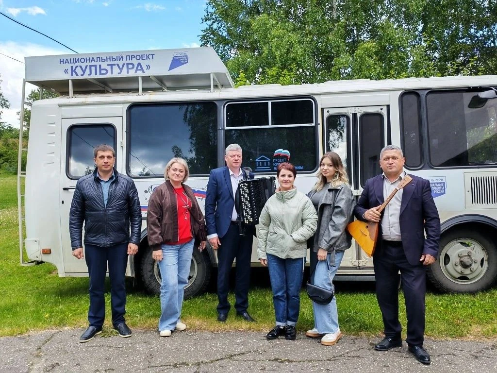 Информационно-концертная бригада районного дома культуры выступила в селе КаргалейВ сре...