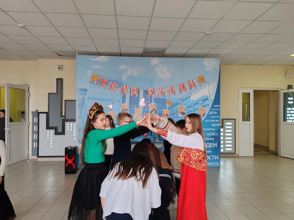 🥞 Масленичный финал: пятница в школе прошла с размахом! ☀️  Пятница стала ярким завершающим аккордом
