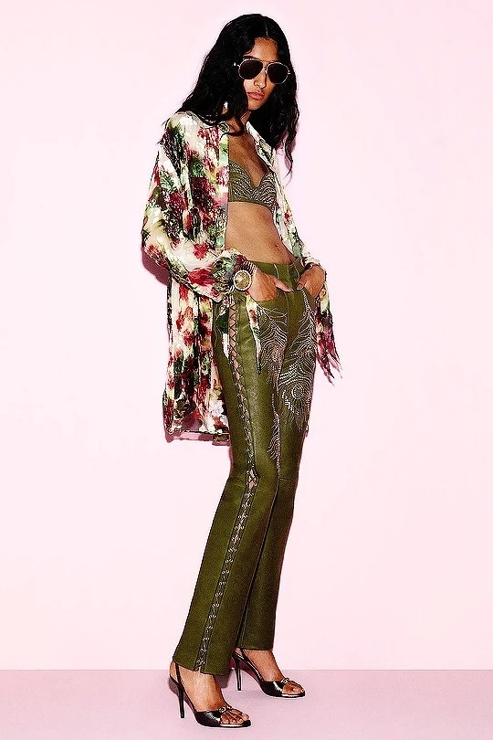 Яркие принты в образах ROBERTO CAVALLI Resort 2027