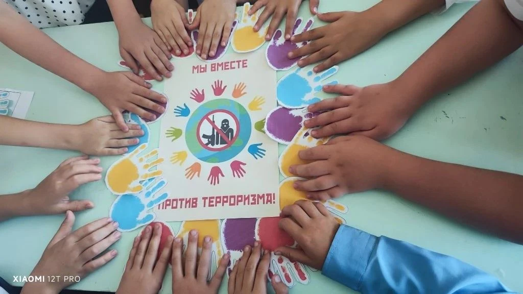 🌟 В кружке «Фантазия в стиле Эко» мы провели важную встречу — беседу «Экстремизм и тер...