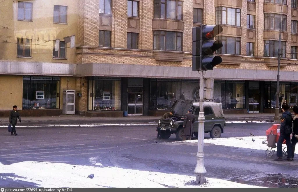 Смоленская-Сенная площадь, дом 3. 1984 год.