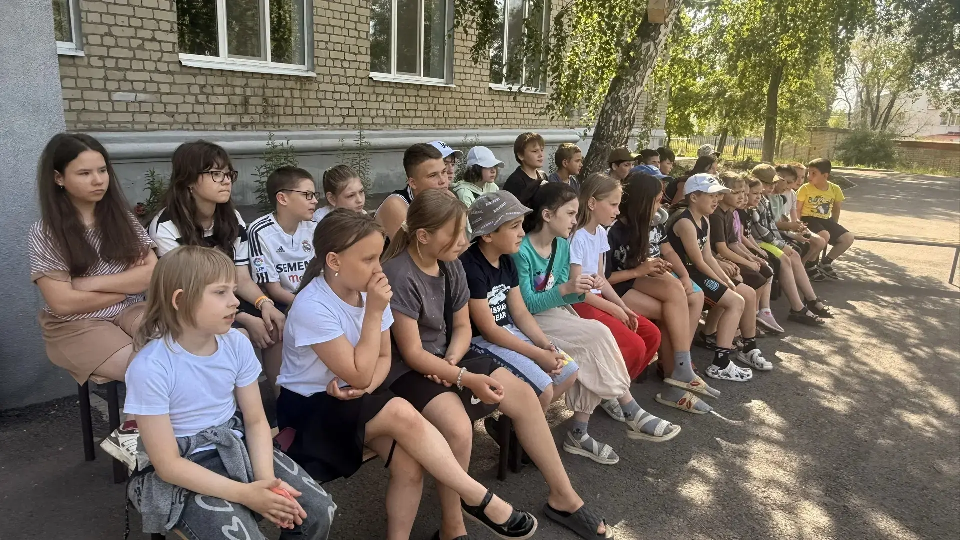 🧪 Наука — это суперсила! В гостях у «Родничка» — фантастическое «Шоу профессора Николя»! 💥💨✨

Кто