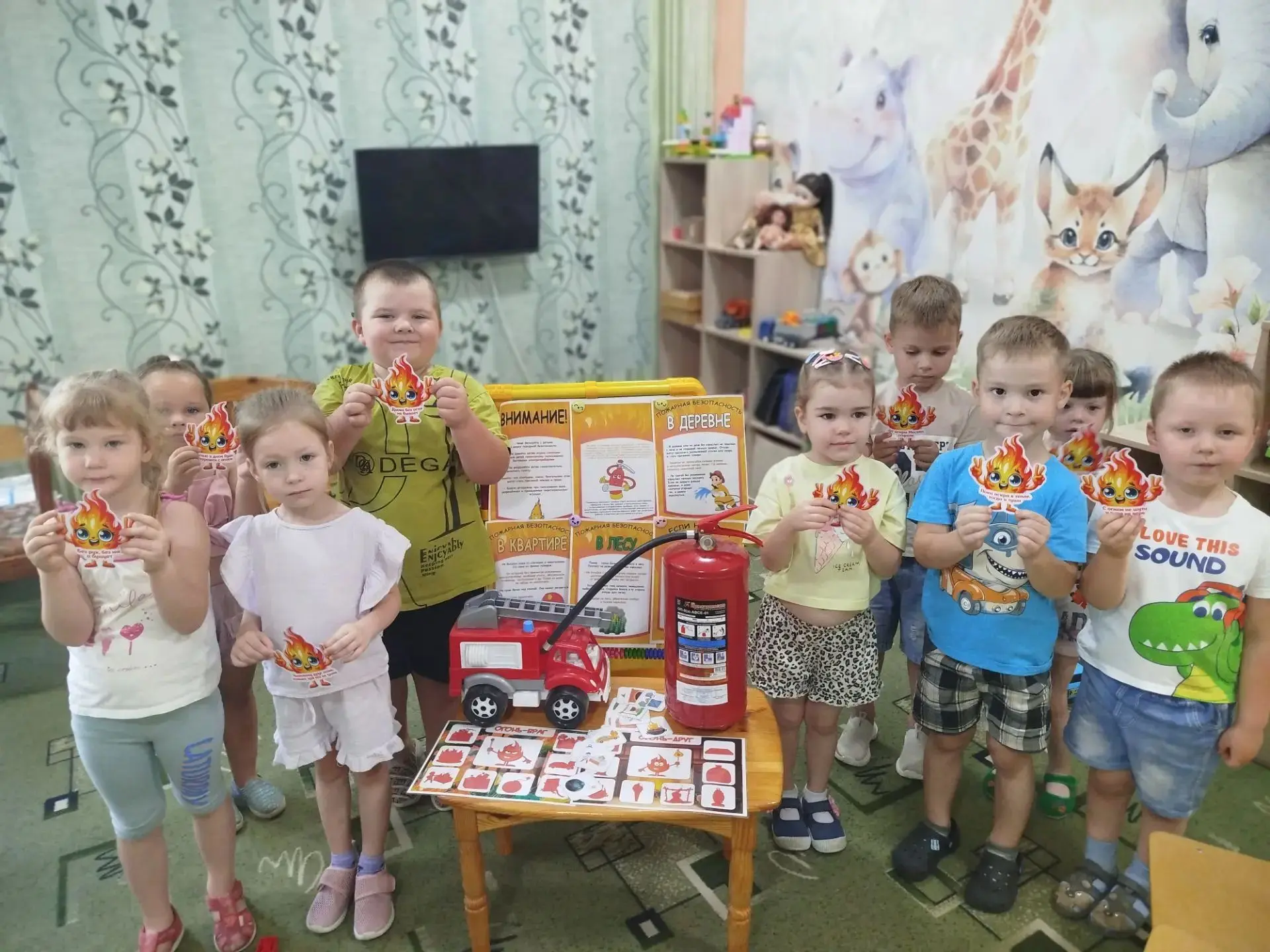 В средней группе " Акварельки" (воспитатель Бойко Н.В.) прошло развлечение "Пожарные - ...