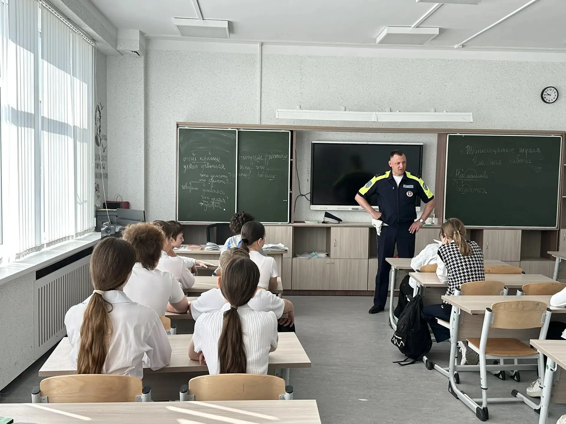 🔈🔈🔈Сегодня школу посетили инспекторы ДПС и провели с учениками беседу на тему «Соблюдение ПДД РФ ». 