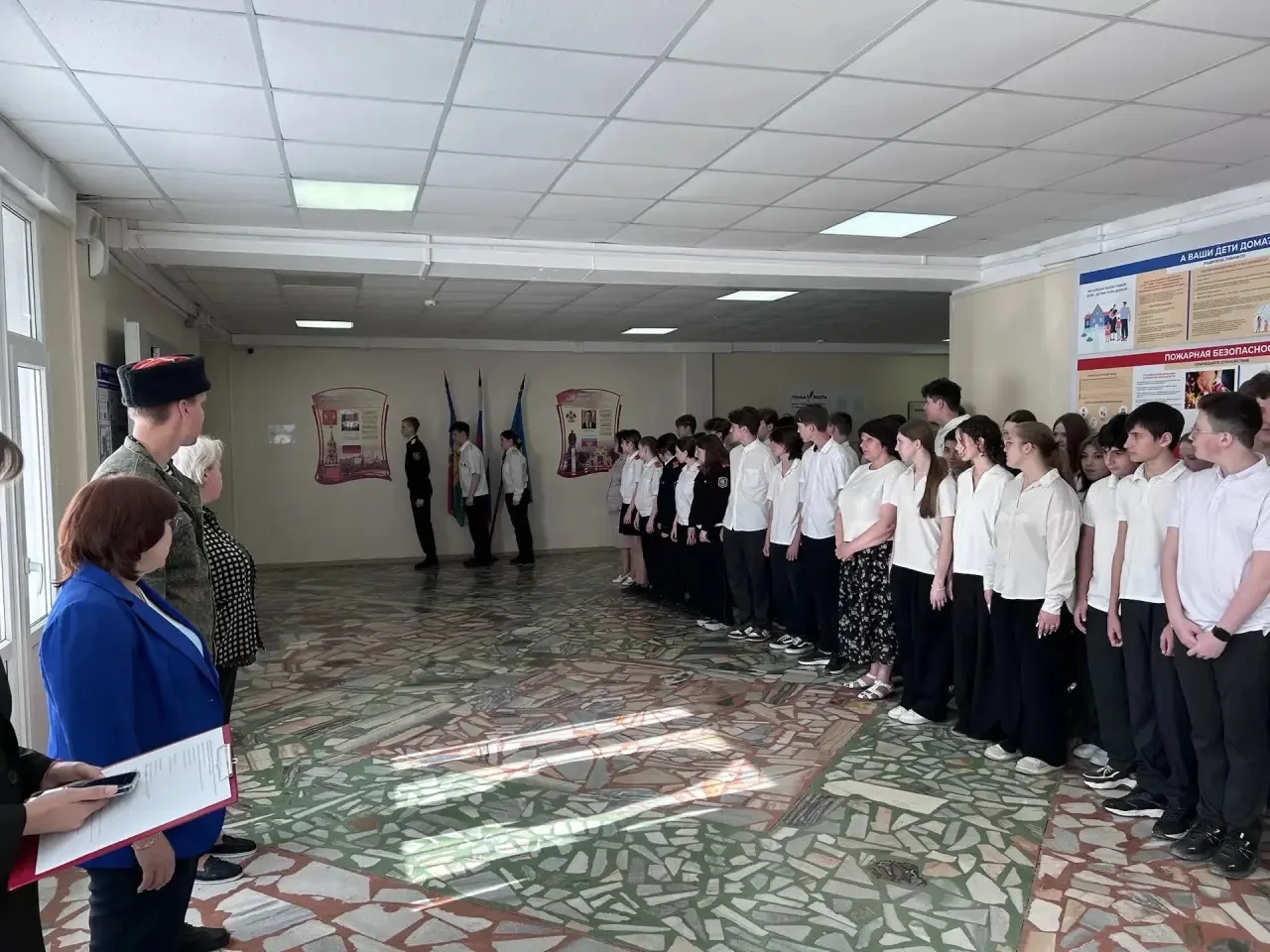 У нас прошла традиционная линейка, которая объединила учеников 👨‍🎓👩‍🎓 и учителей 👨‍🏫👩‍🏫.  Событие от