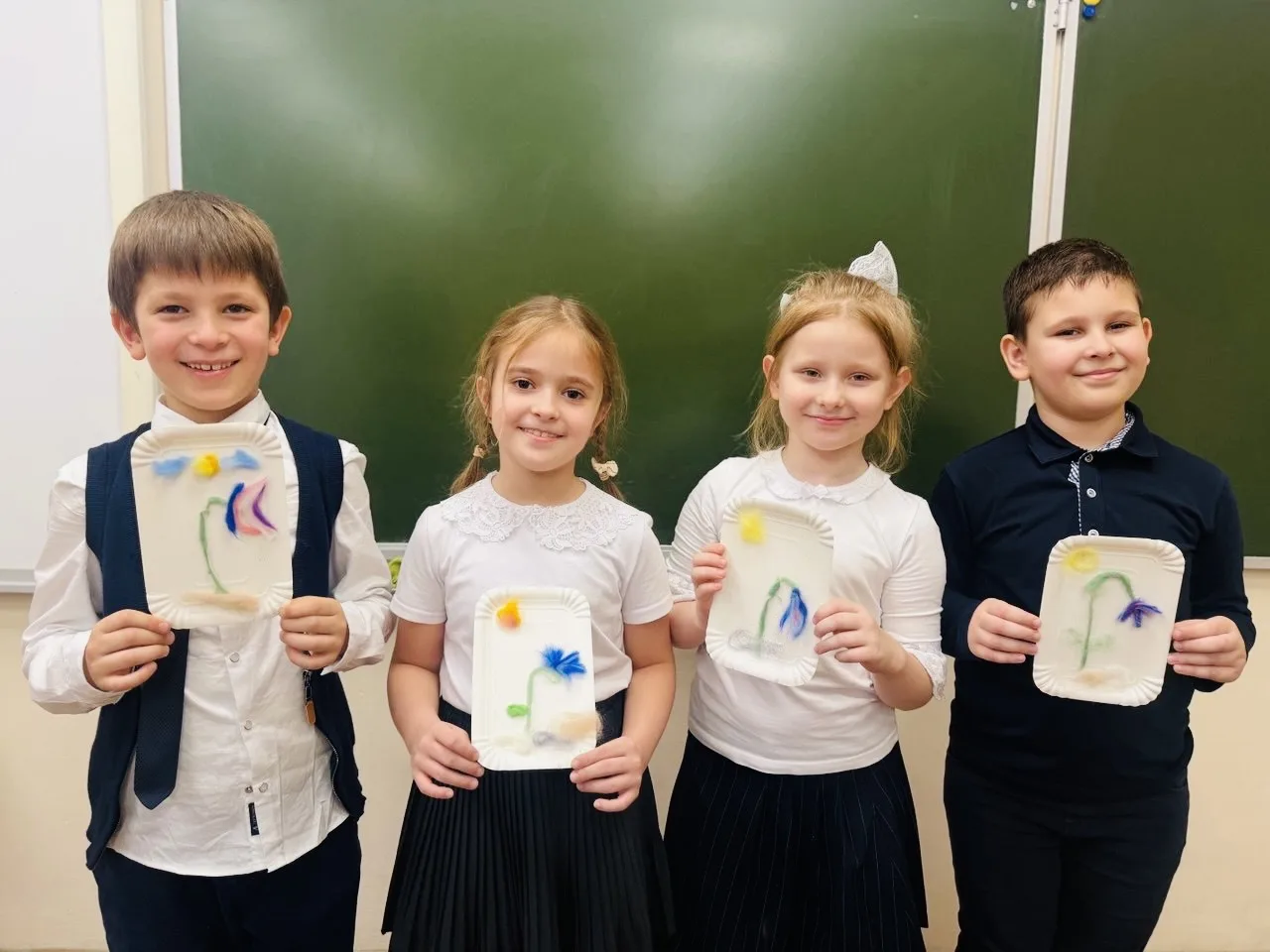 Подснежник – улыбка весны!  🌸В начальной школе с обучающимися 1 классов прошёл мастер-класс «Первый 