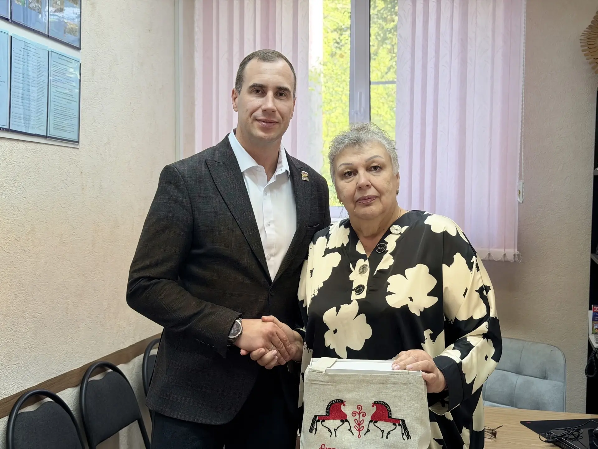 Сегодня свой день рождения отмечает один из самых активных общественных деятелей Соломб...