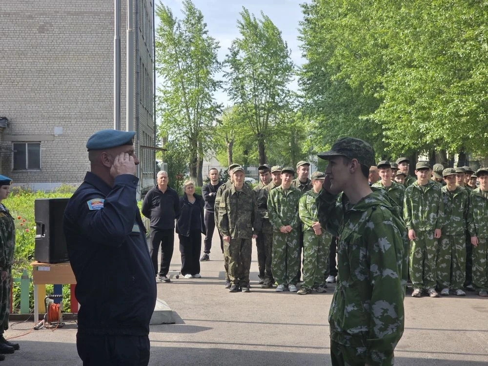 В Каменске-Уральском завершились учебно-полевые сборы для десятиклассников.