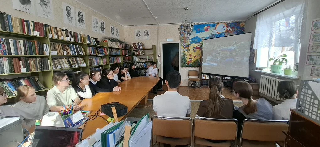 Сегодня наши ученики в очередной раз посетили Лисьеполянскую сельскую библиотеку по про...