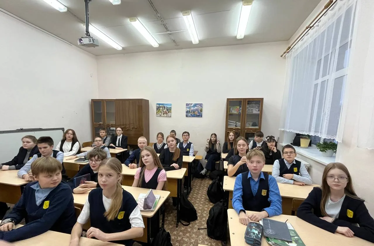 🌟 Здоровые зубы — уверенное будущее! Профориентационный урок в Школе № 14 🌟