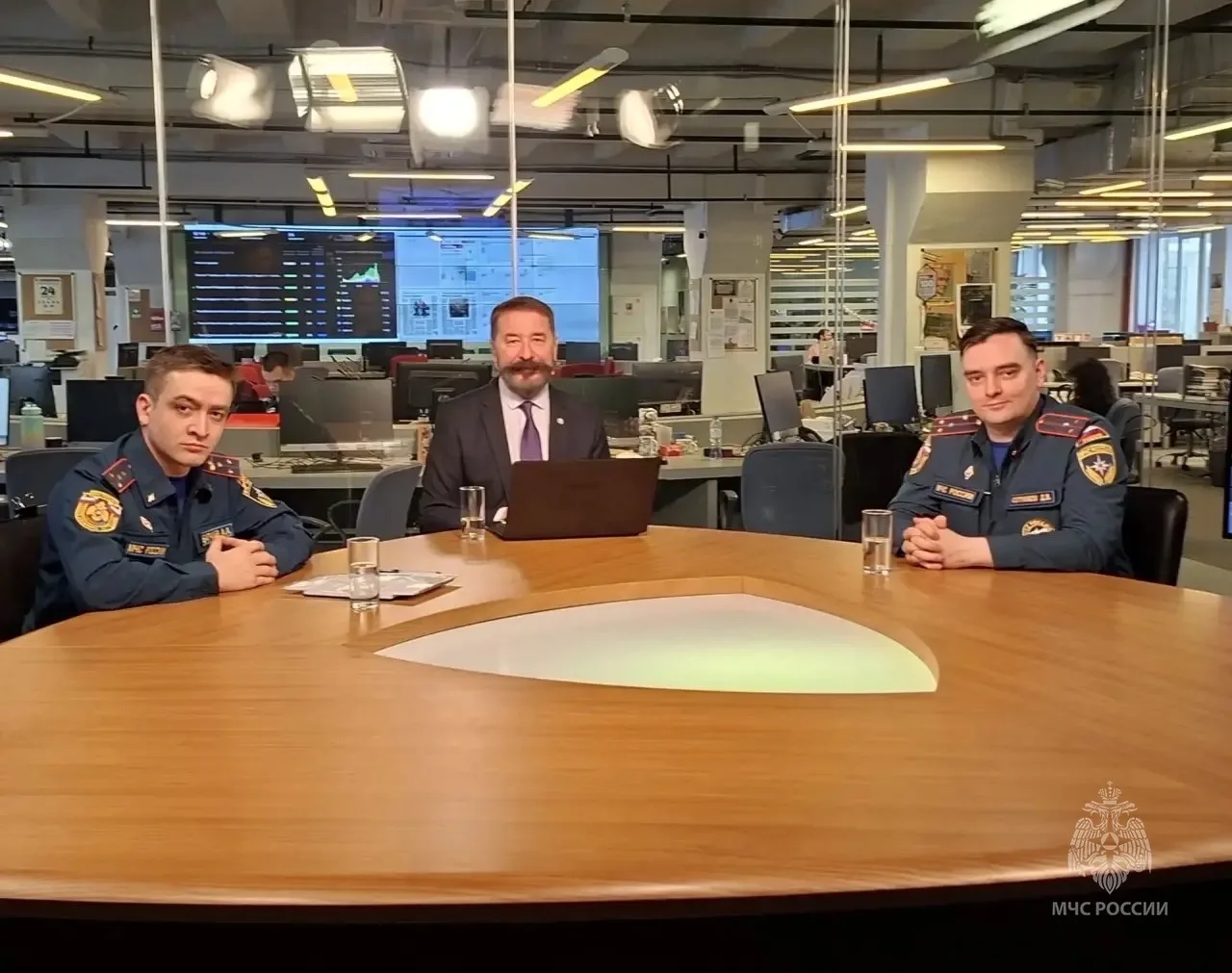 🔘Сотрудники МЧС России рассказали о правилах подготовки к дачному сезону в студии телеканала «Вечерн