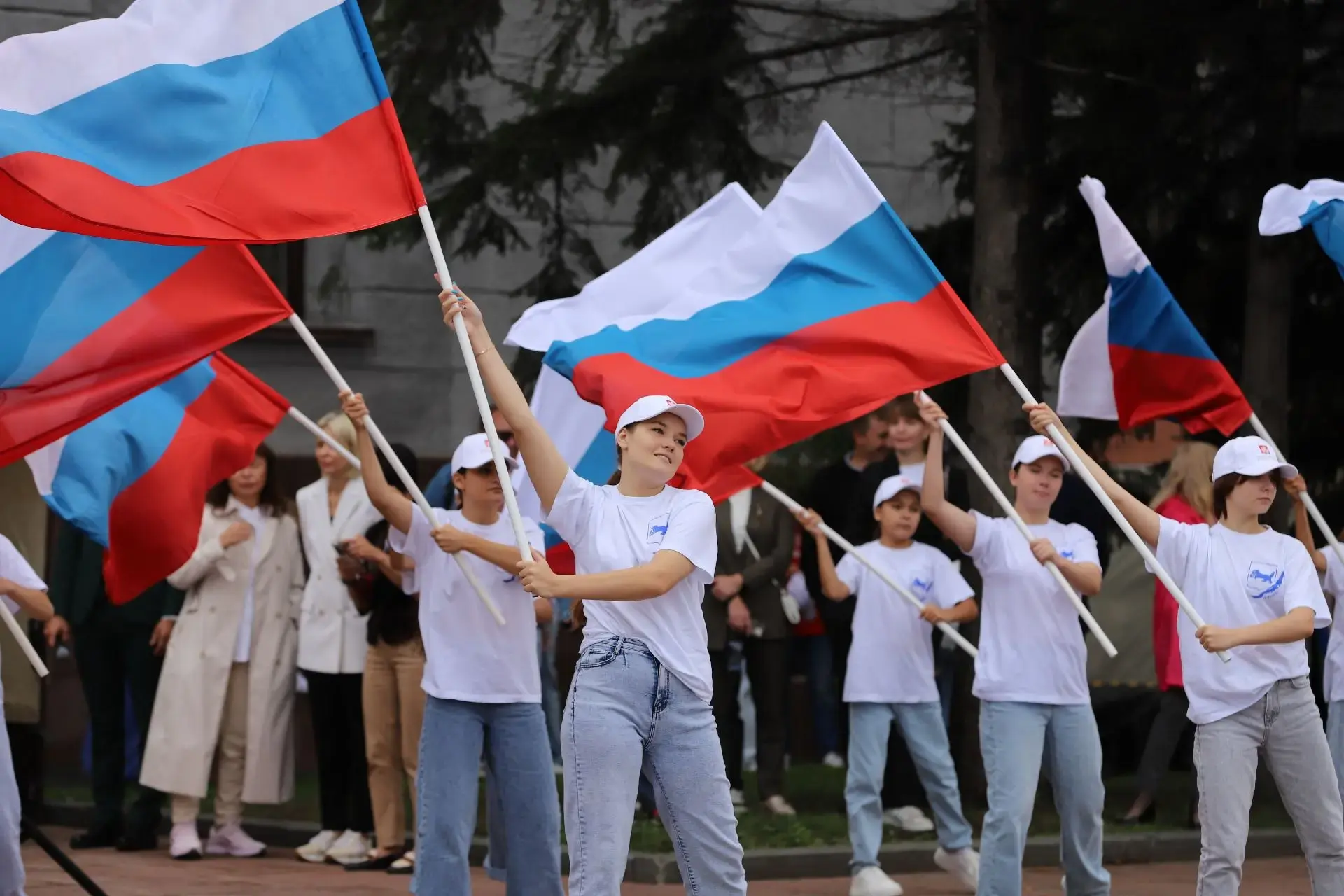 🎶 Концерт в честь Дня России пройдет На площади у Дворца спорта «Труд».