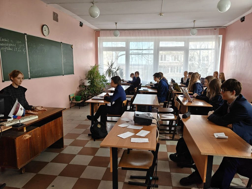 Практика вместо теории🌟  Сегодня Советник директора по воспитанию провела ролевую игру «Ищу выход»! 